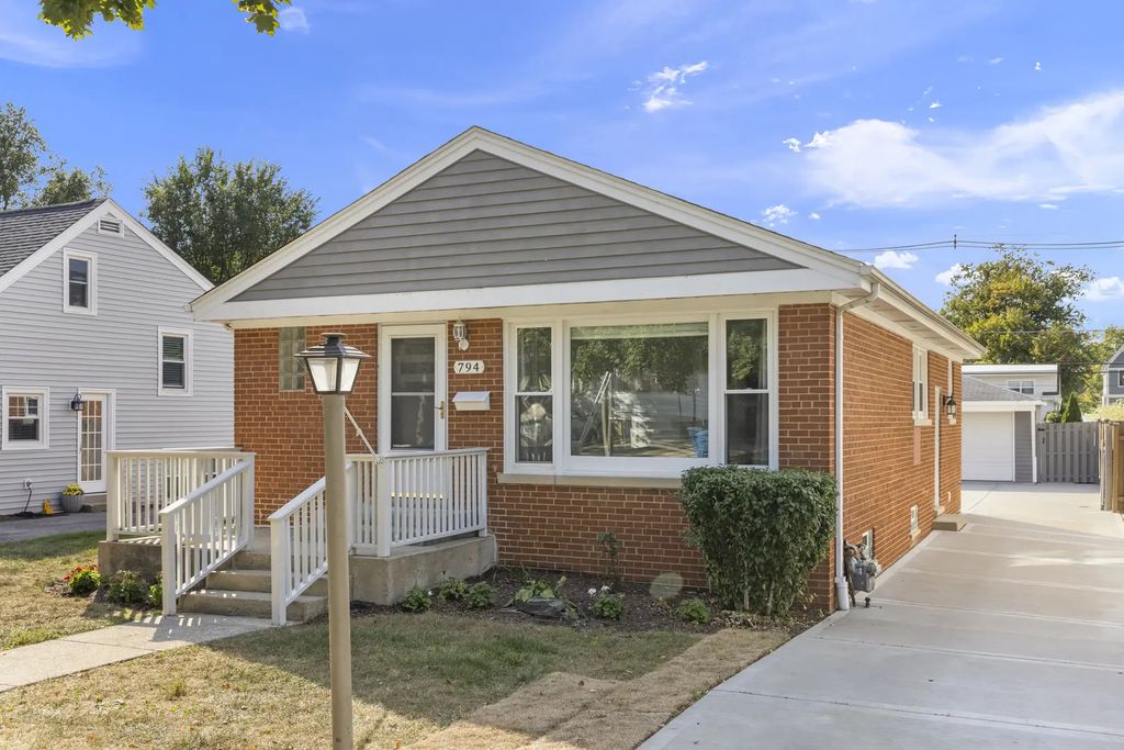 794 S Fairfield Avenue, Elmhurst