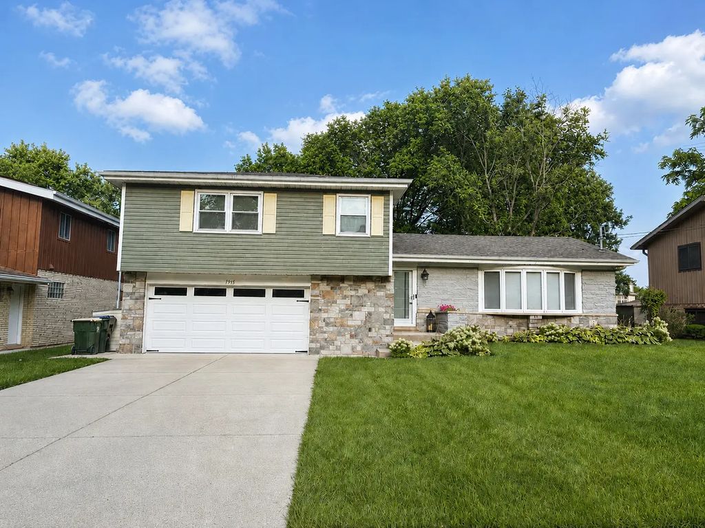 1915 N Chestnut Avenue, Arlington Heights