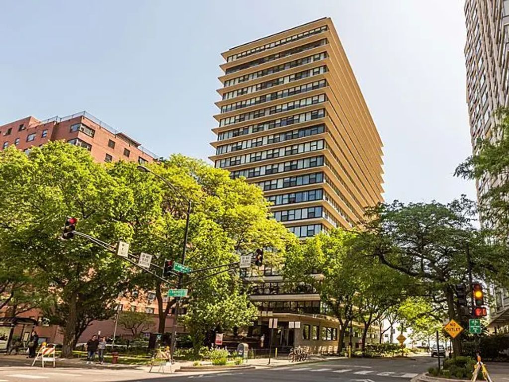 5801 N Sheridan Road 7d, Chicago