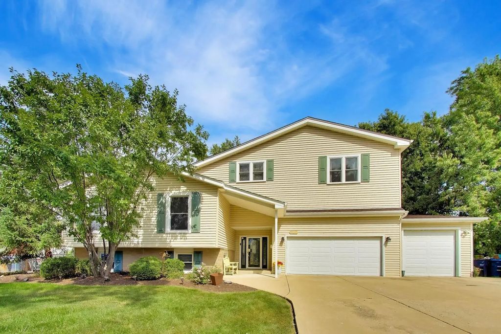 7309 Seminole Court, Darien