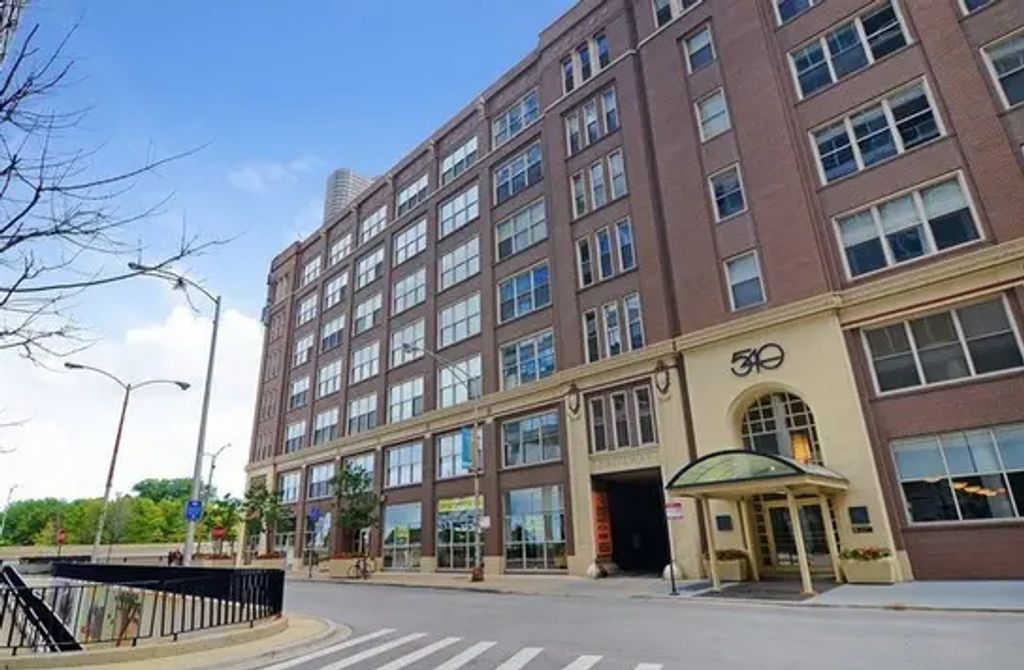 540 N Lake Shore Drive 201, Chicago, 60611
