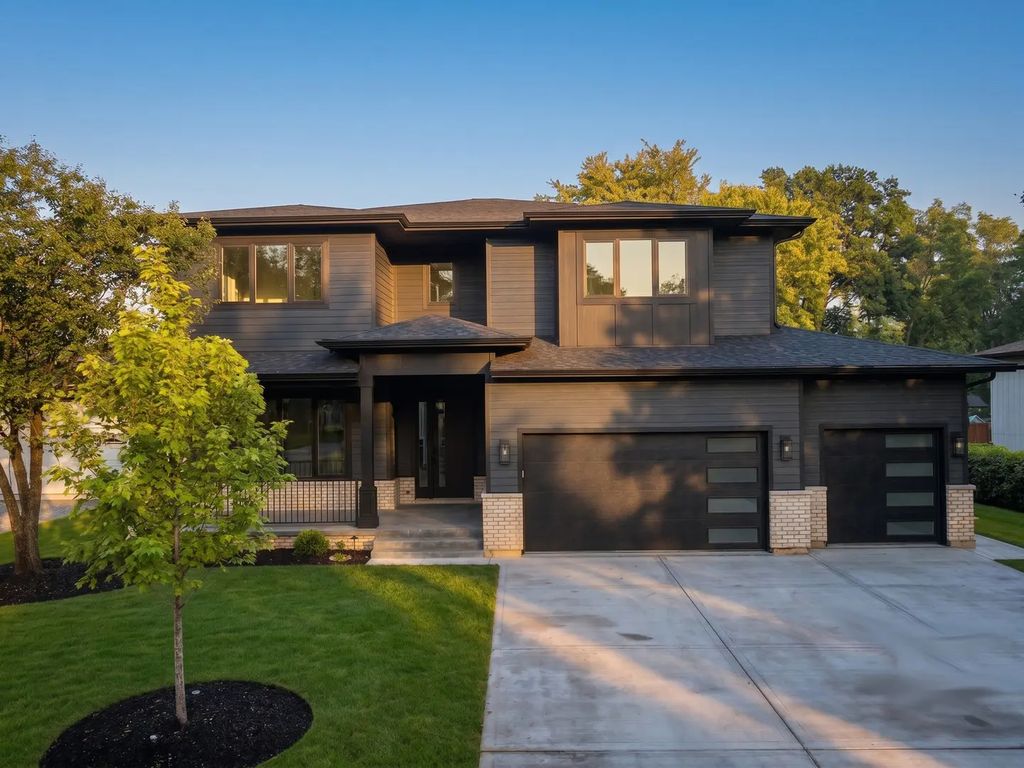 1841 Western Avenue, Northbrook