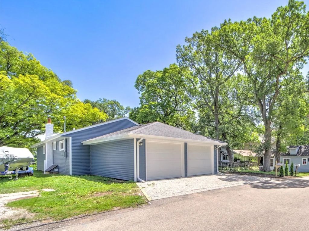 28069 N Lake Drive, Wauconda
