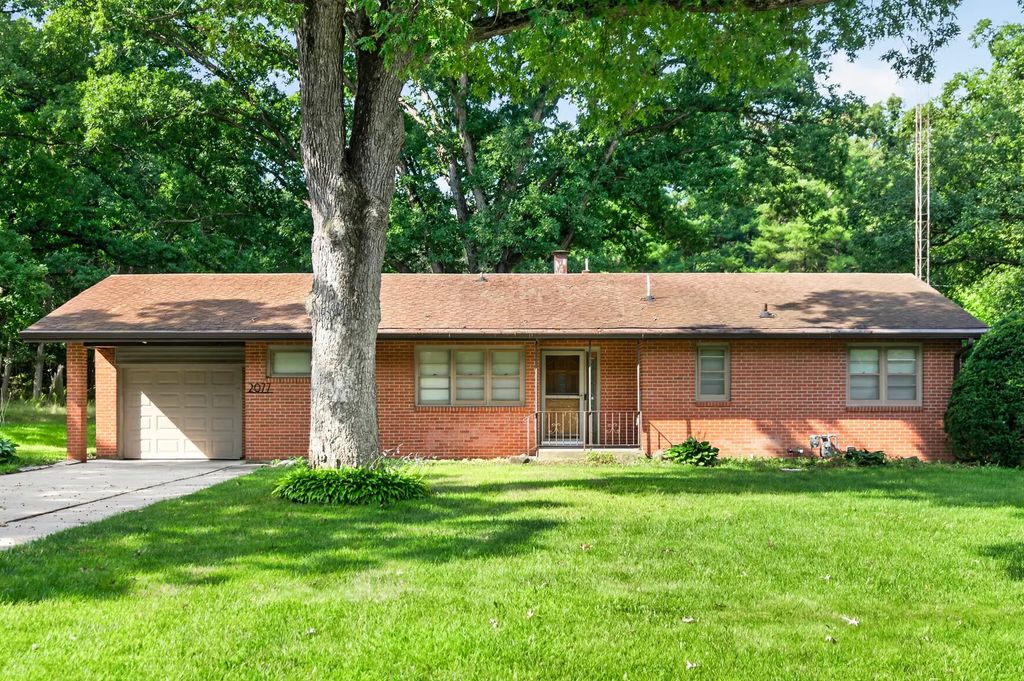 2077 Grand Detour Road, Dixon