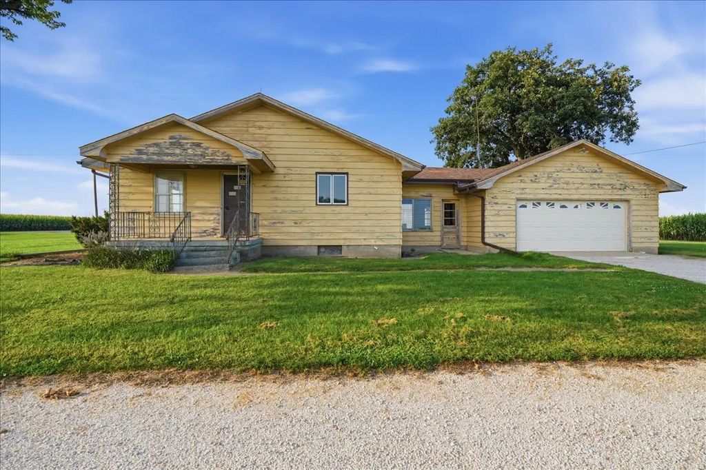 2032 County Road 2400 E, Minonk