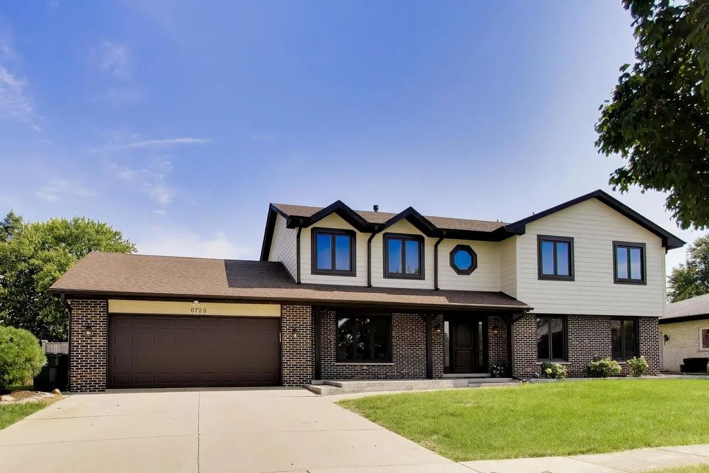 6723 Kingswood Road, Willowbrook
