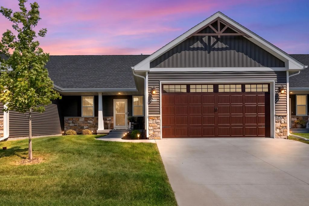 6939 Genesis Way, Bettendorf