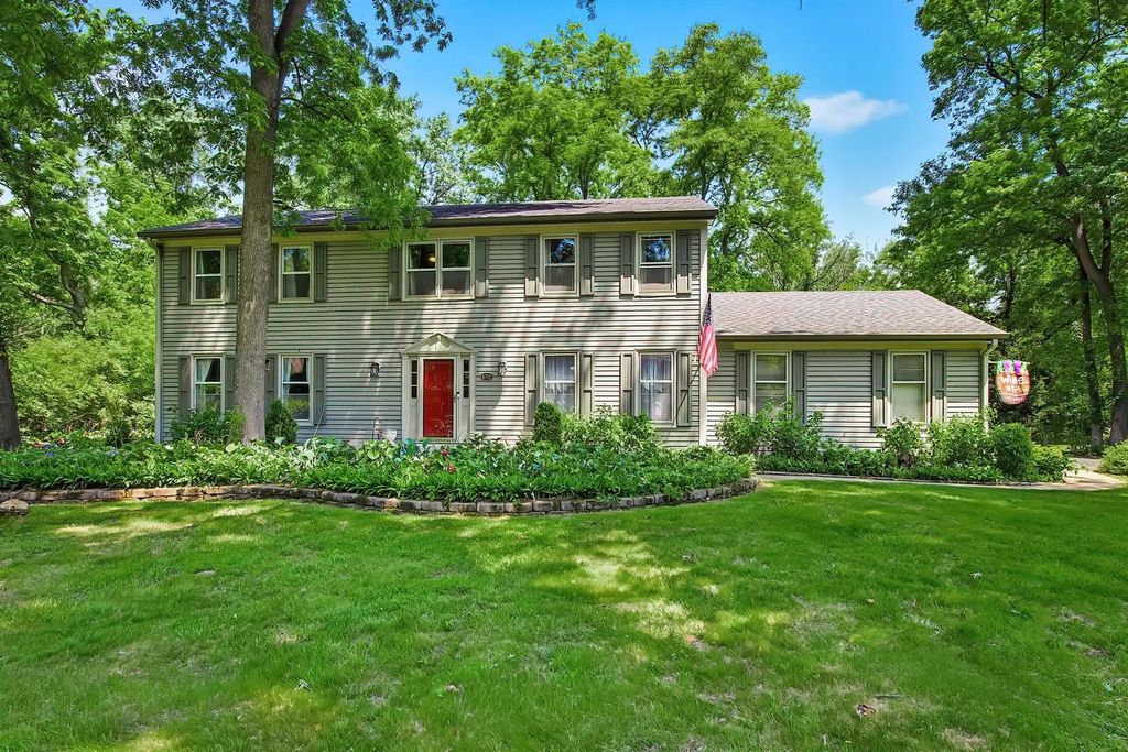6710 Connecticut Trail, Crystal Lake