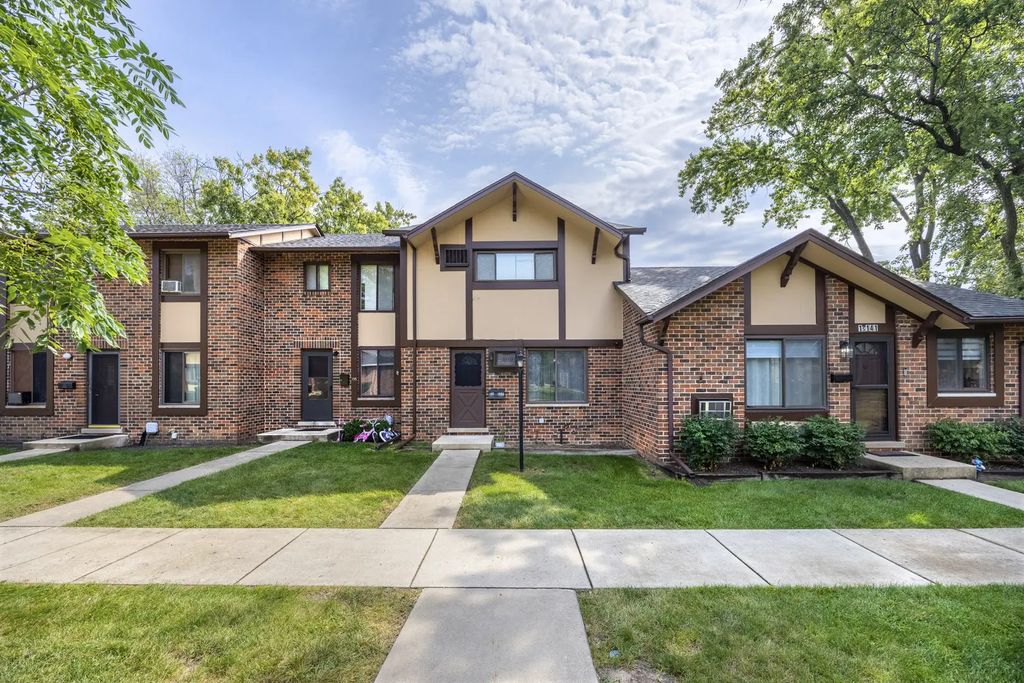 1s137 Eliot Lane, Villa Park, 60181