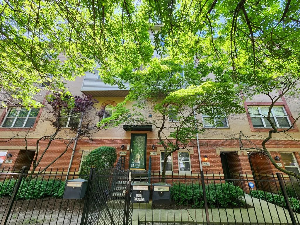 2363 E 70th Place B, Chicago, 60649