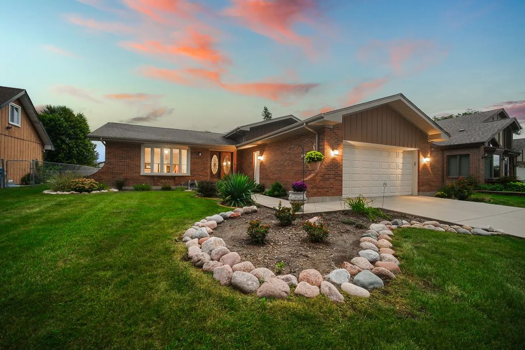 1105 N Itasca Road, Addison