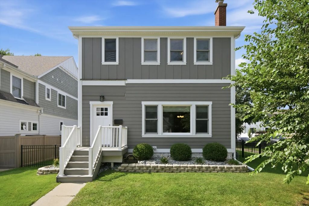 586 S Hawthorne Avenue, Elmhurst