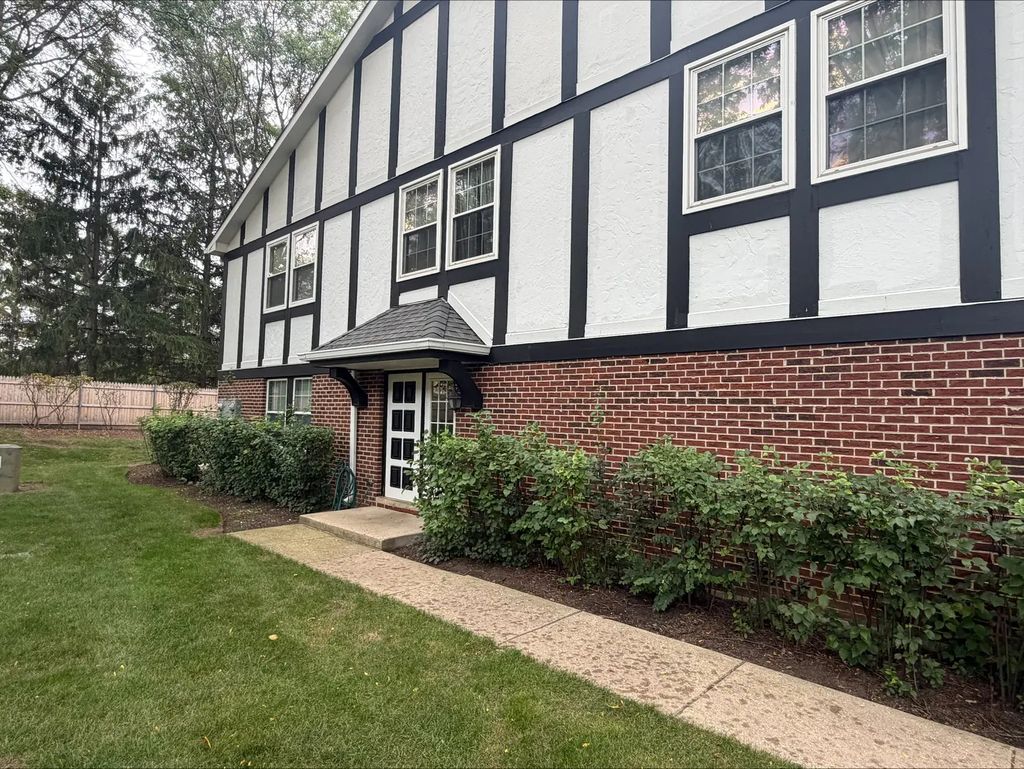 148 W Golf Road E, Libertyville