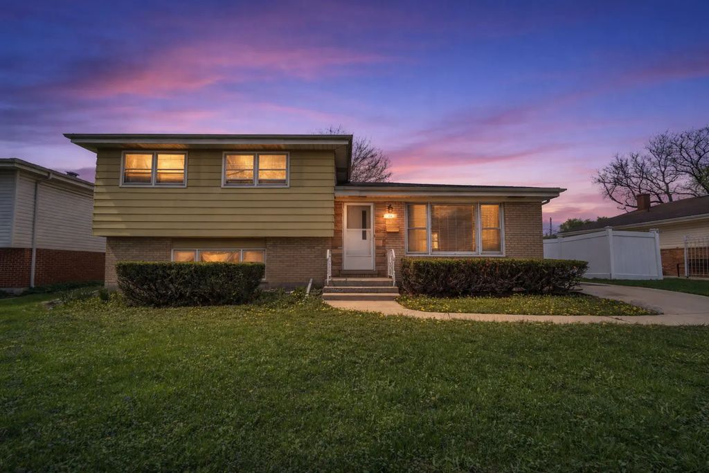 10 N Adams Drive, Addison