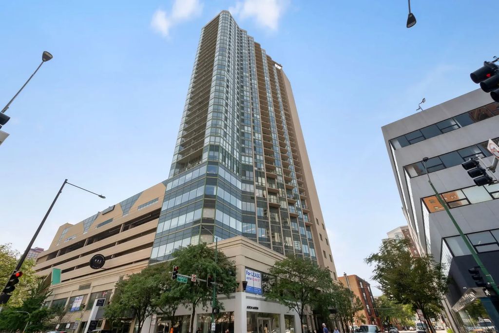 111 W Maple Street 1601, Chicago, 60610