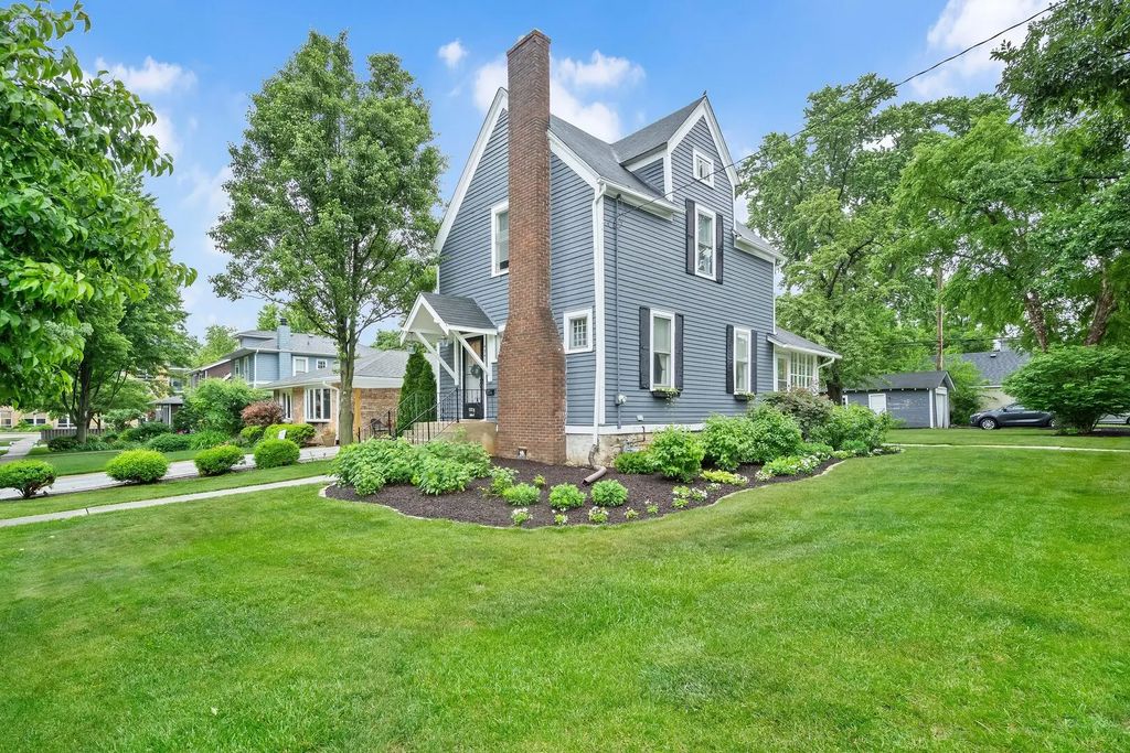 4541 Forest Avenue, Downers Grove