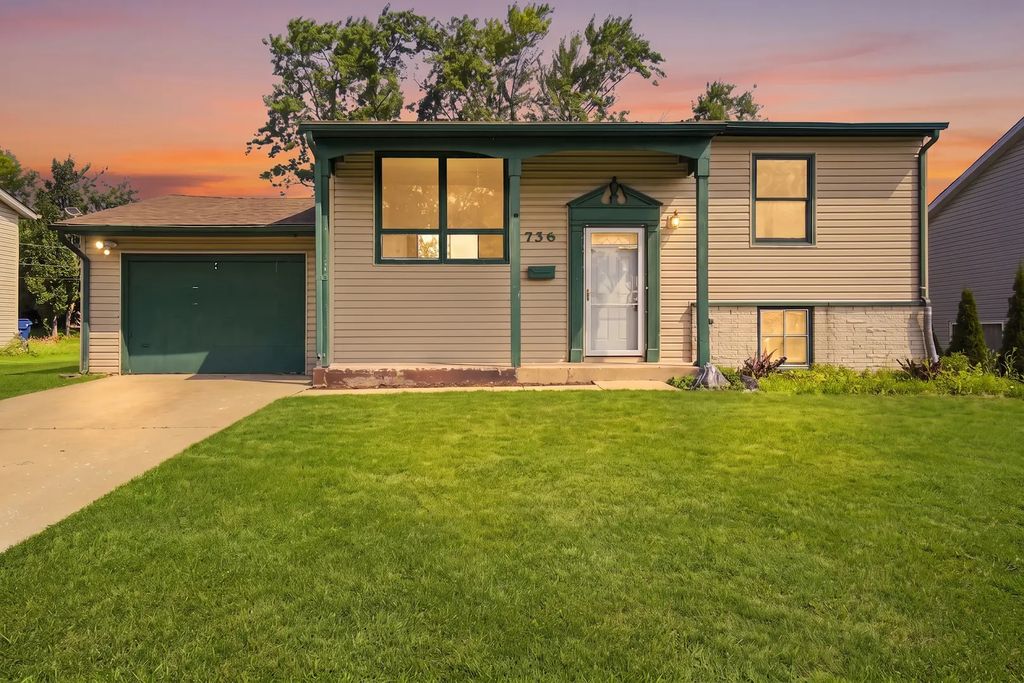 736 Dickens Avenue, Glendale Heights