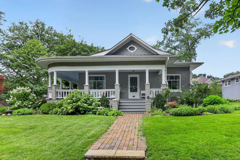 4744 Middaugh Avenue, Downers Grove