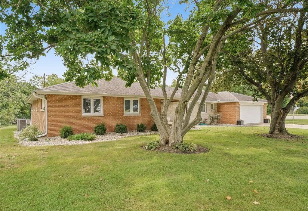 720 E High Street, Farmer City