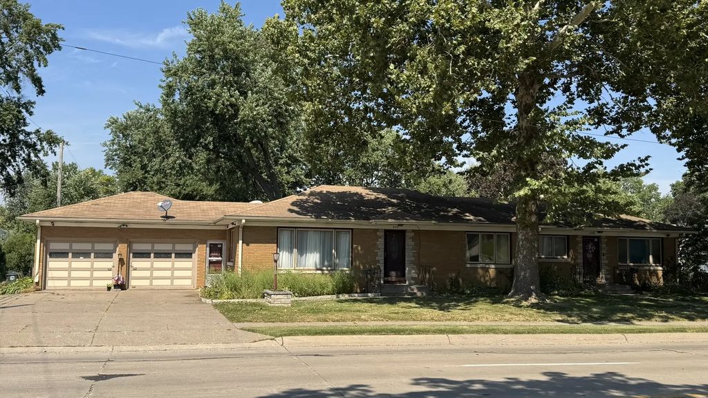 2110 W Central Park Avenue, Davenport