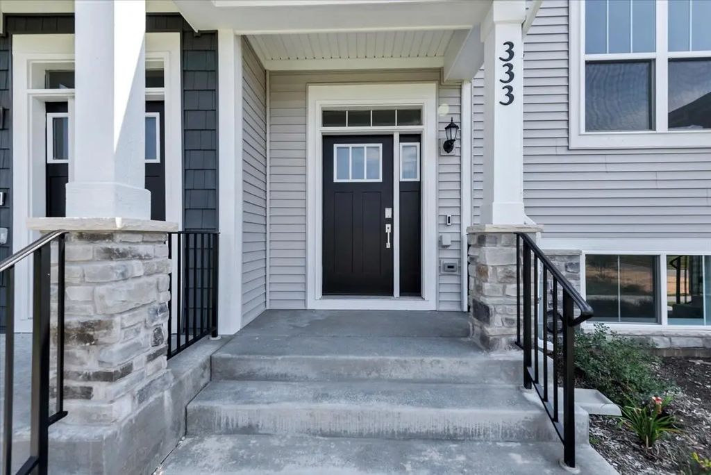333 Settlers Place, West Dundee