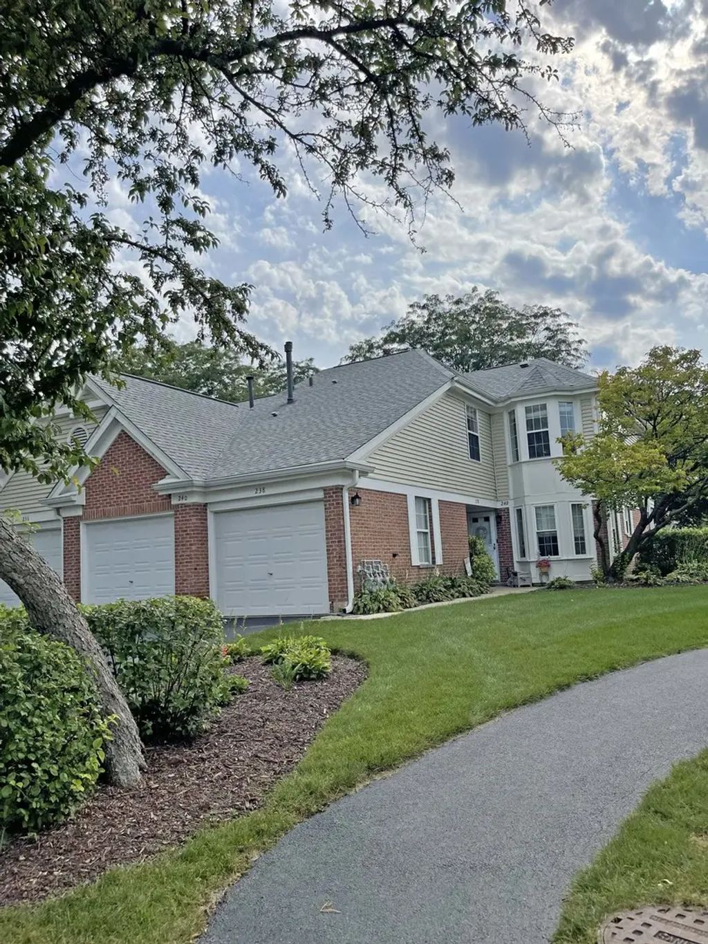 238 Green Knoll Lane 238, Streamwood