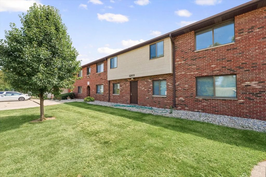 1203 Clifford Drive 7, Urbana