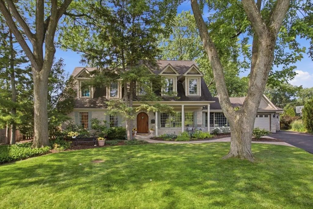 2501 Robincrest Lane, Glenview