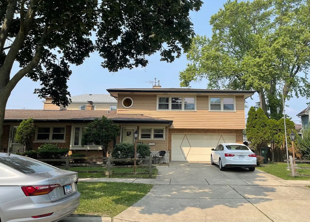 2200 W Oakton Street 2, Park Ridge