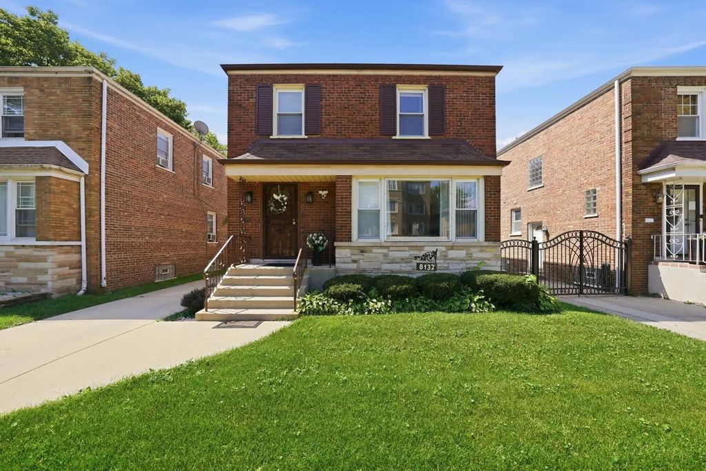 8132 S Phillips Avenue, Chicago