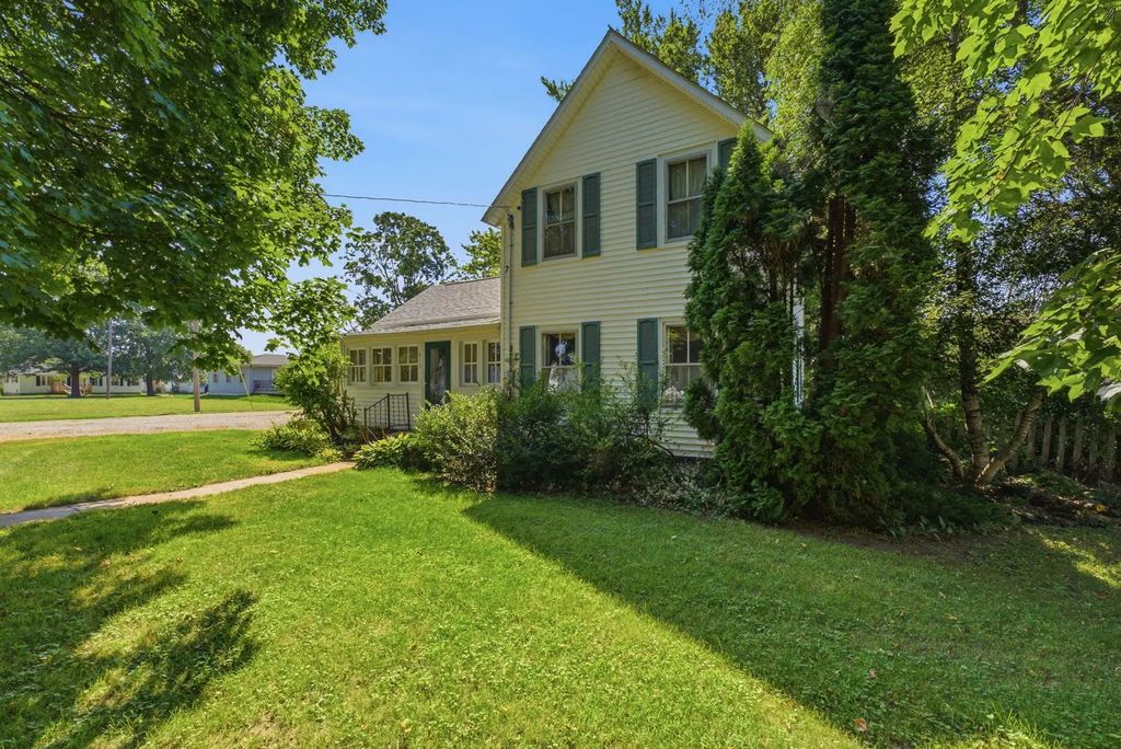 615 Sycamore Street, New Windsor