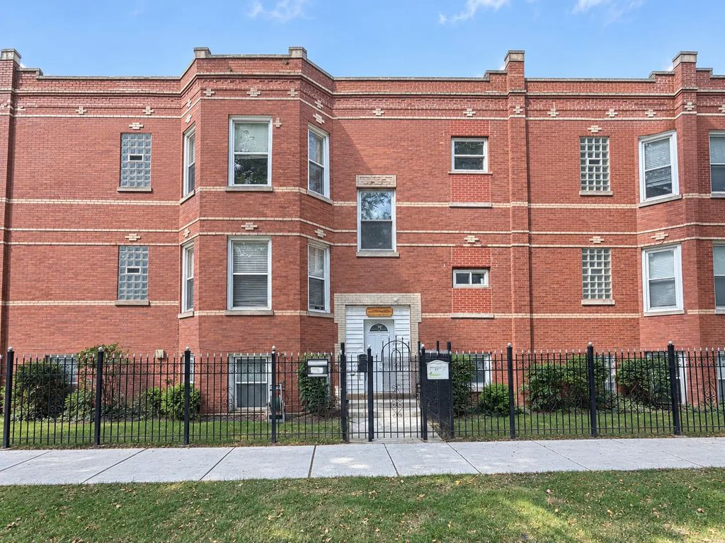 3902 W Belden Avenue 2, Chicago