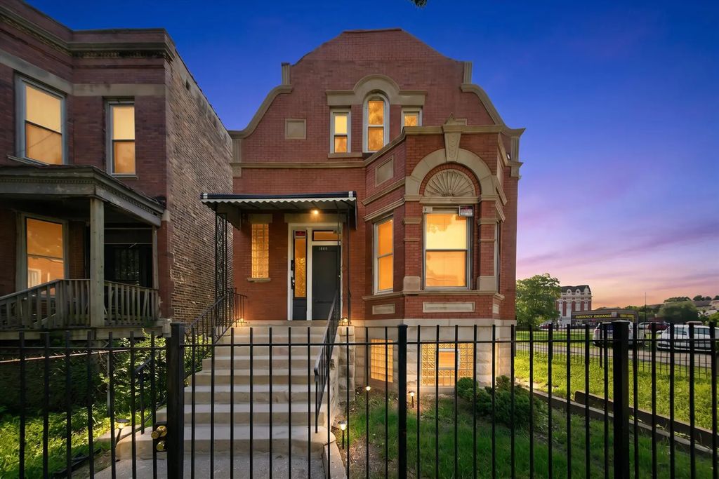 1656 S Troy Street, Chicago