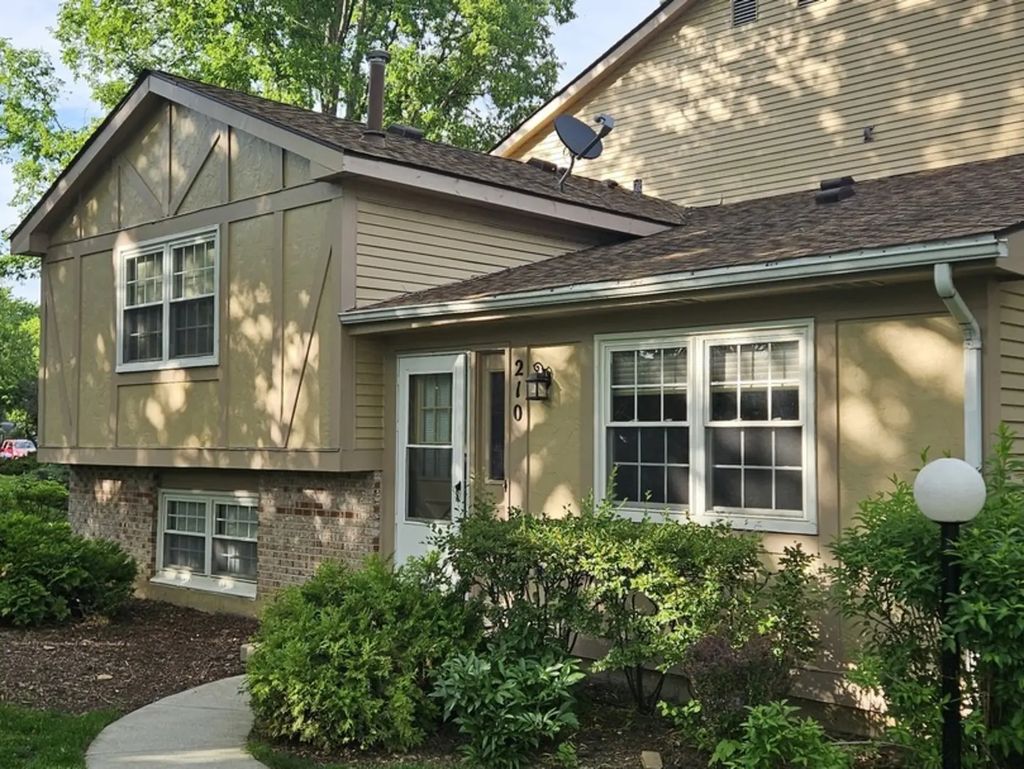 210 Redwood Court, Vernon Hills, 60061