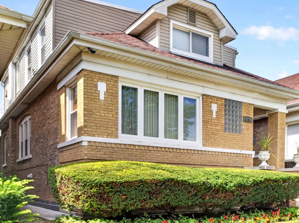 4334 N Monitor Avenue, Chicago