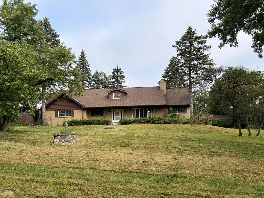 138 Breakenridge Farm Road, Oak Brook
