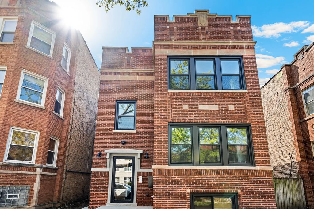 6336 N Fairfield Avenue, Chicago