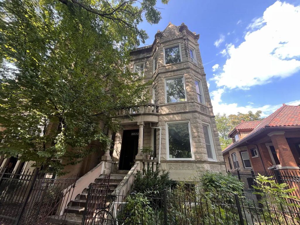 3032 W Palmer Boulevard 3, Chicago, 60647