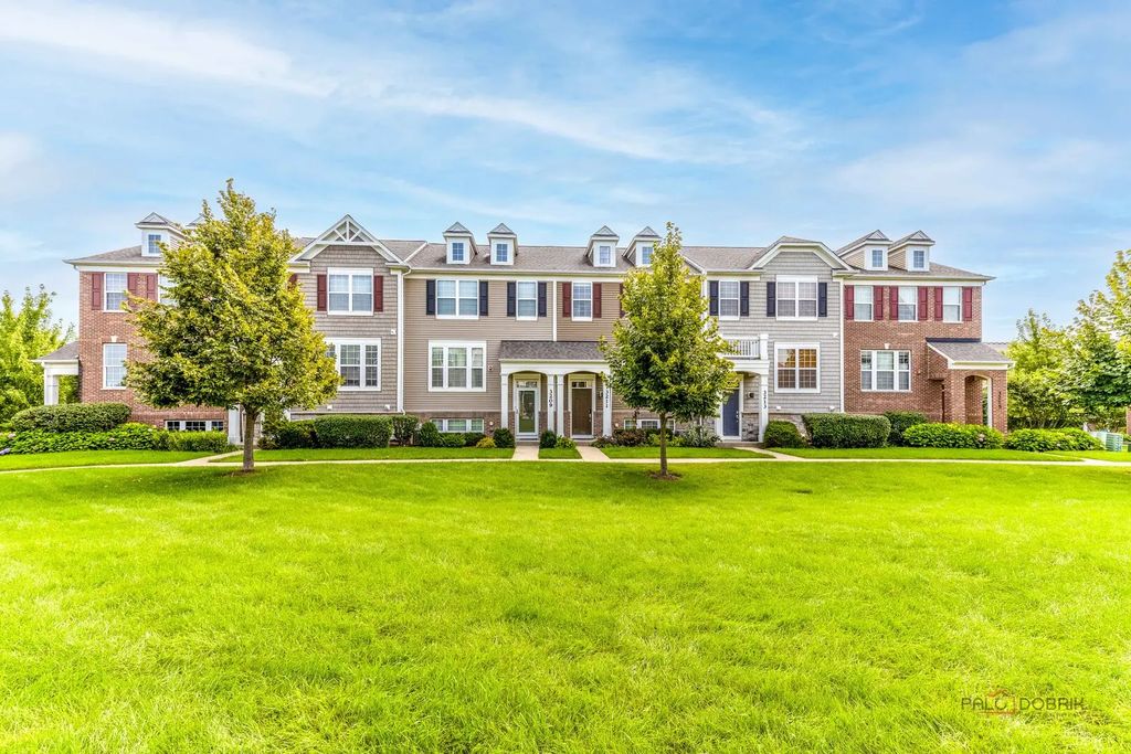 3211 Coral Lane, Glenview