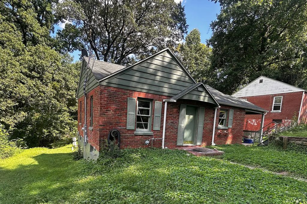 212 Tomlinson Street, East Alton