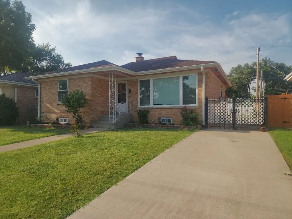 7918 W Oakton Street, Niles