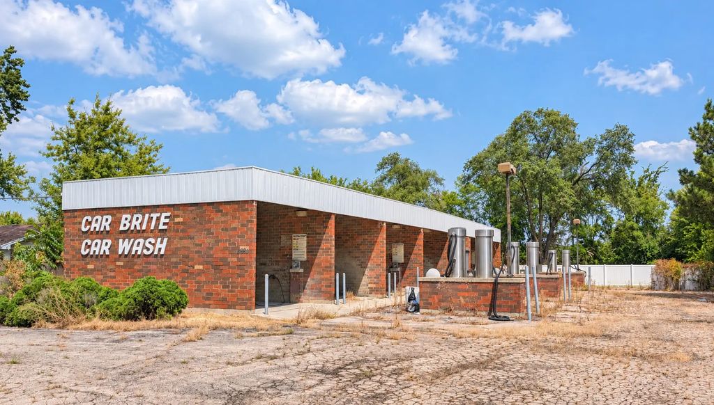 2630 Lake Street W, Hanover Park