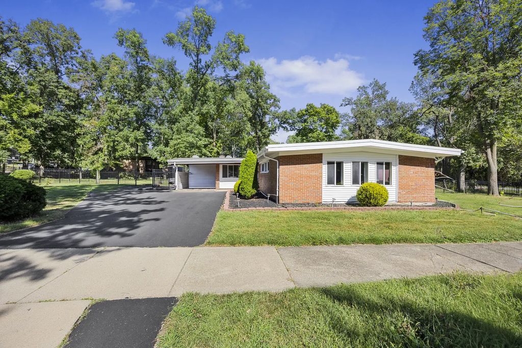 52 Blackhawk Drive, Park Forest