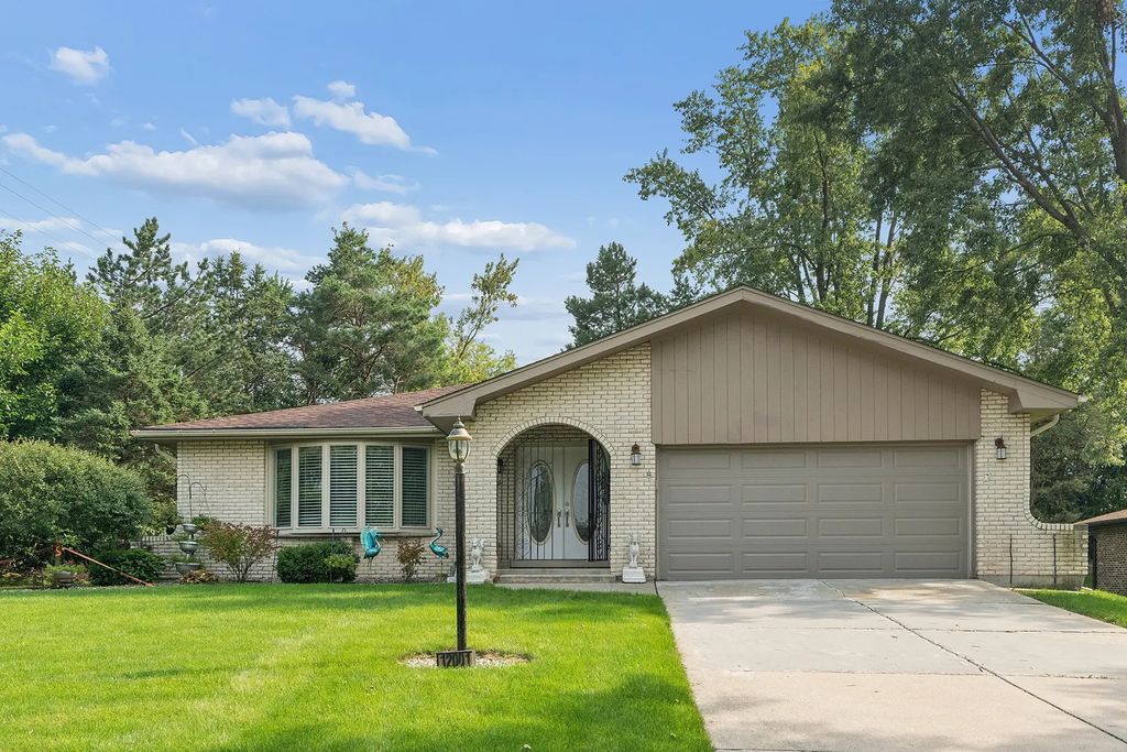 12001 W Lake View Drive, Orland Park