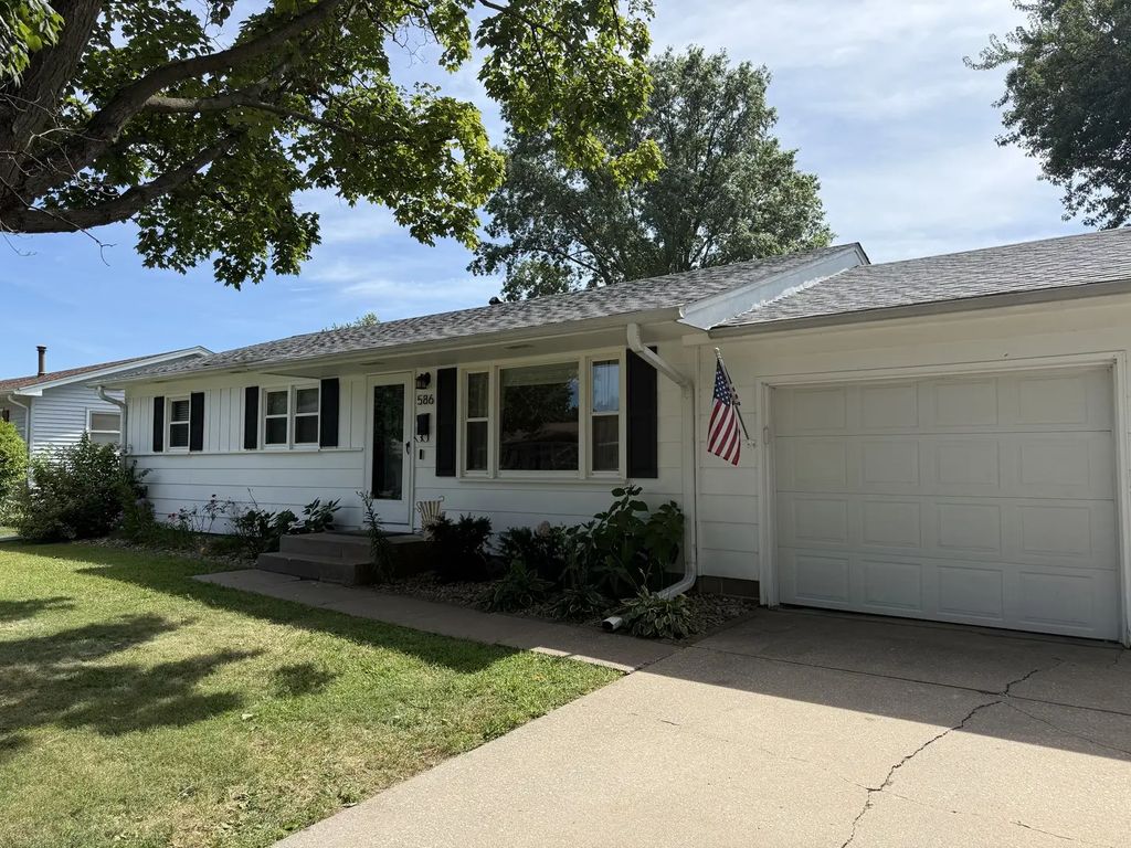 586 33rd Avenue, East Moline