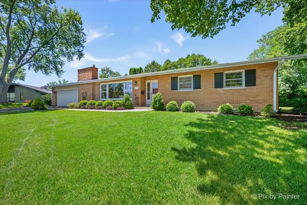 824 Skyline Drive, Barrington