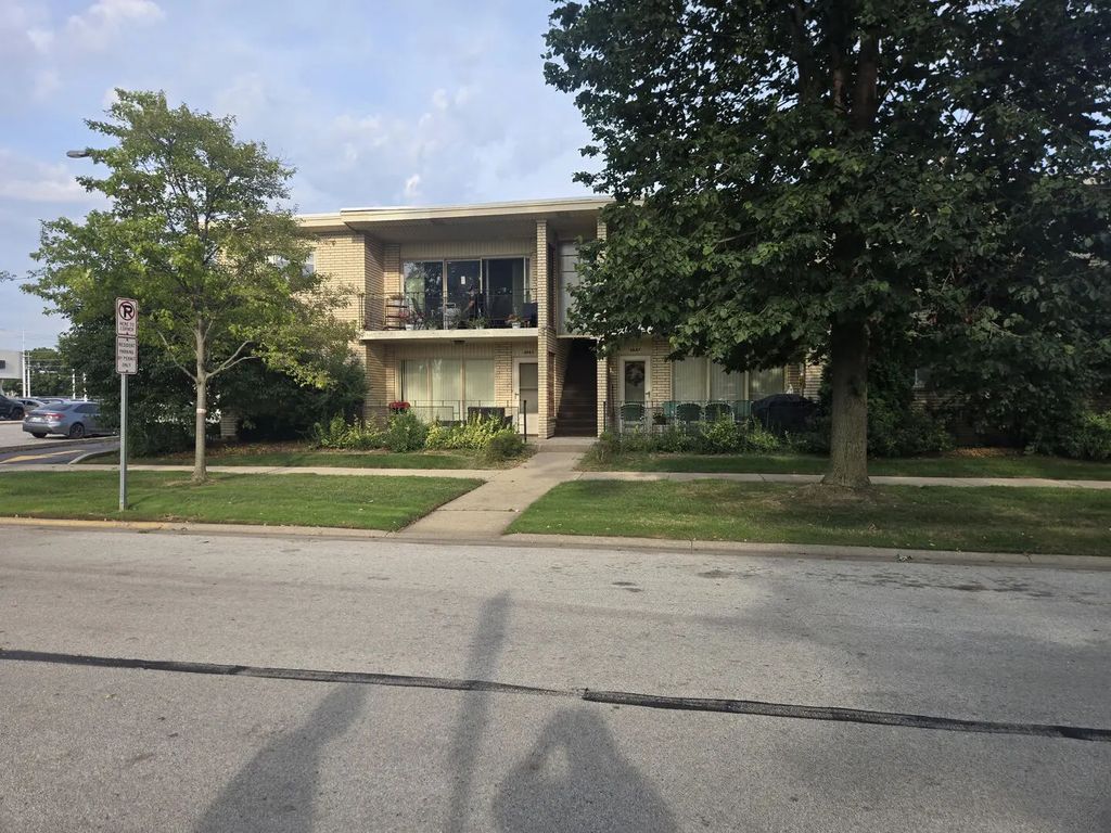 4645 W 95th Street North, Oak Lawn