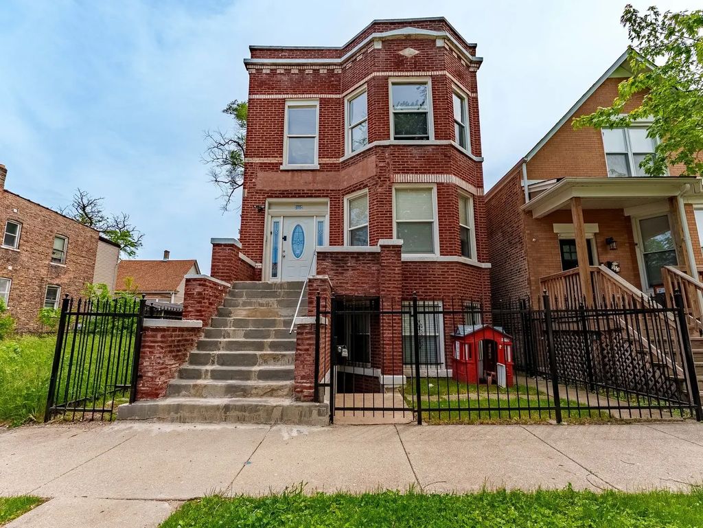 555 N Lawler Avenue G, Chicago