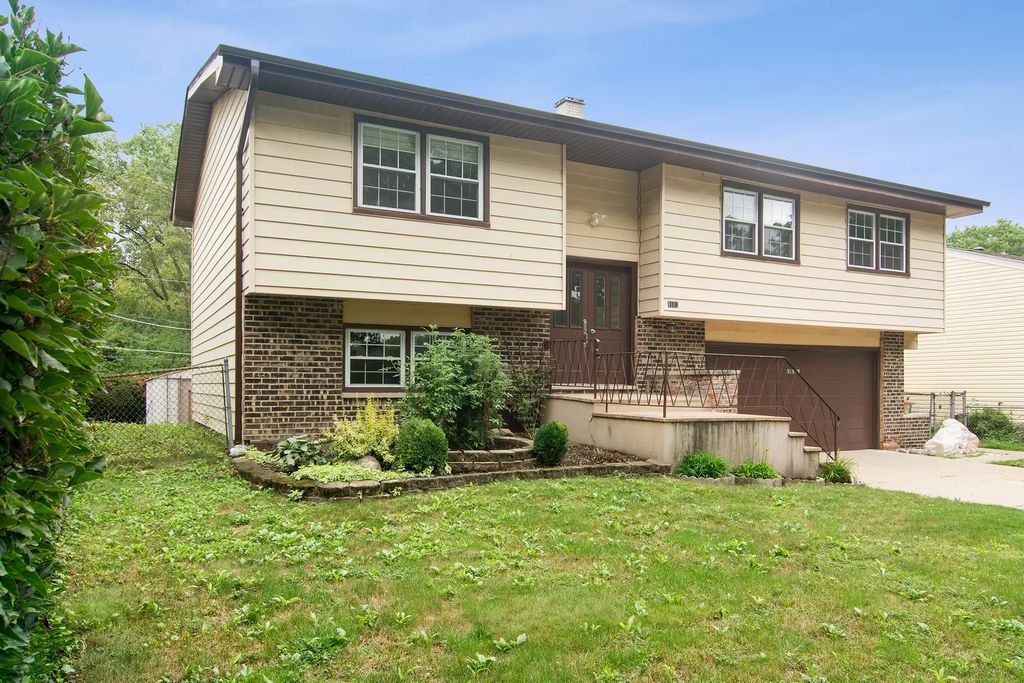 1120 Valley Stream Drive, Wheeling