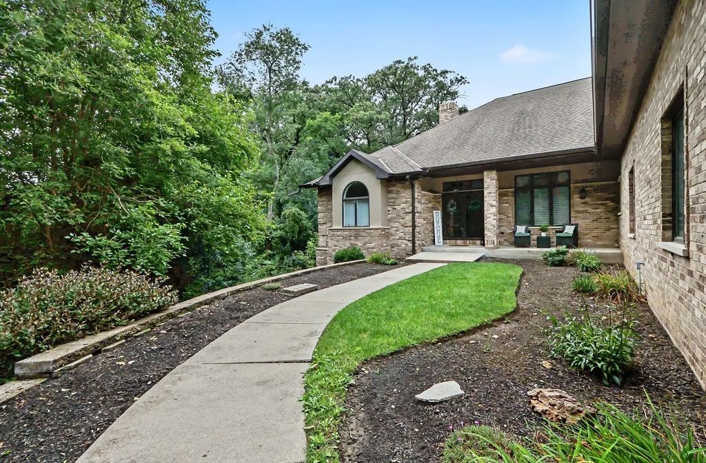 2900 Bridle Court, Lake Geneva